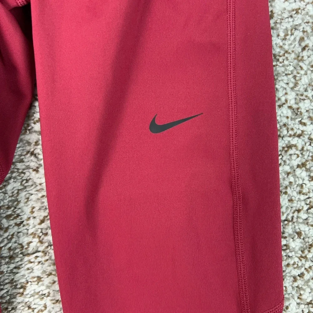 Nike Pro Leggings Women Small Red Gym Training Dri-FIT Mesh 7/8 Tights Pants Gym